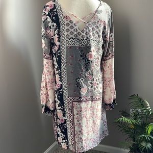 Maurices  Pink & Black and Gray Floral Slit Sleeve Shift Dress   Size M